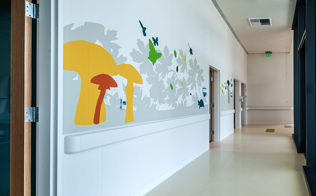 帕萨迪纳Shriners儿童医院环境图形设计 © blik，儿童医院软包装，医院环境文化设计