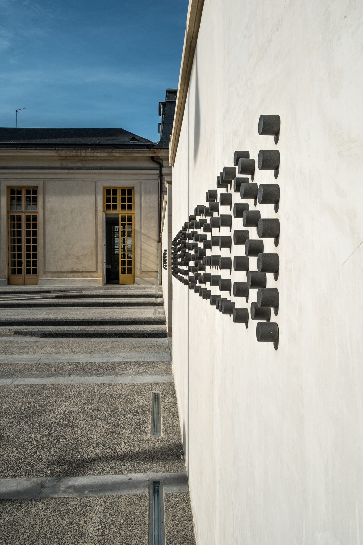 当代艺术中心Pavillon Vendôme标识系统设计©Toan Vu-Huu & Wanja Ledowski