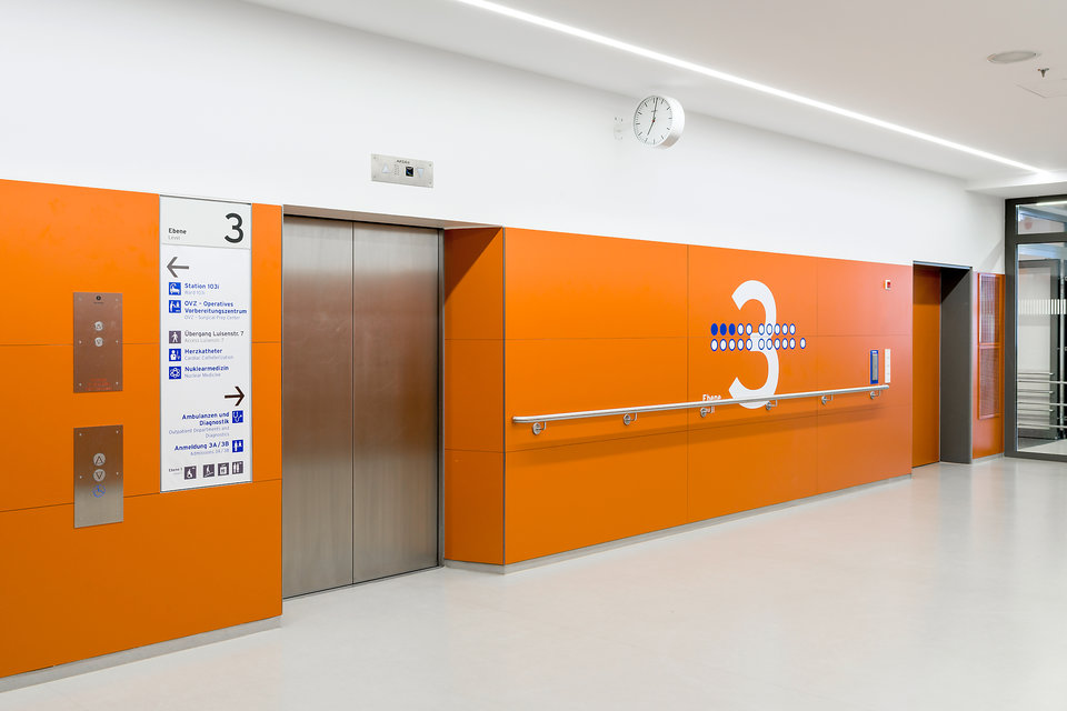 柏林夏洛特医院导视系统设计©moniteurs
