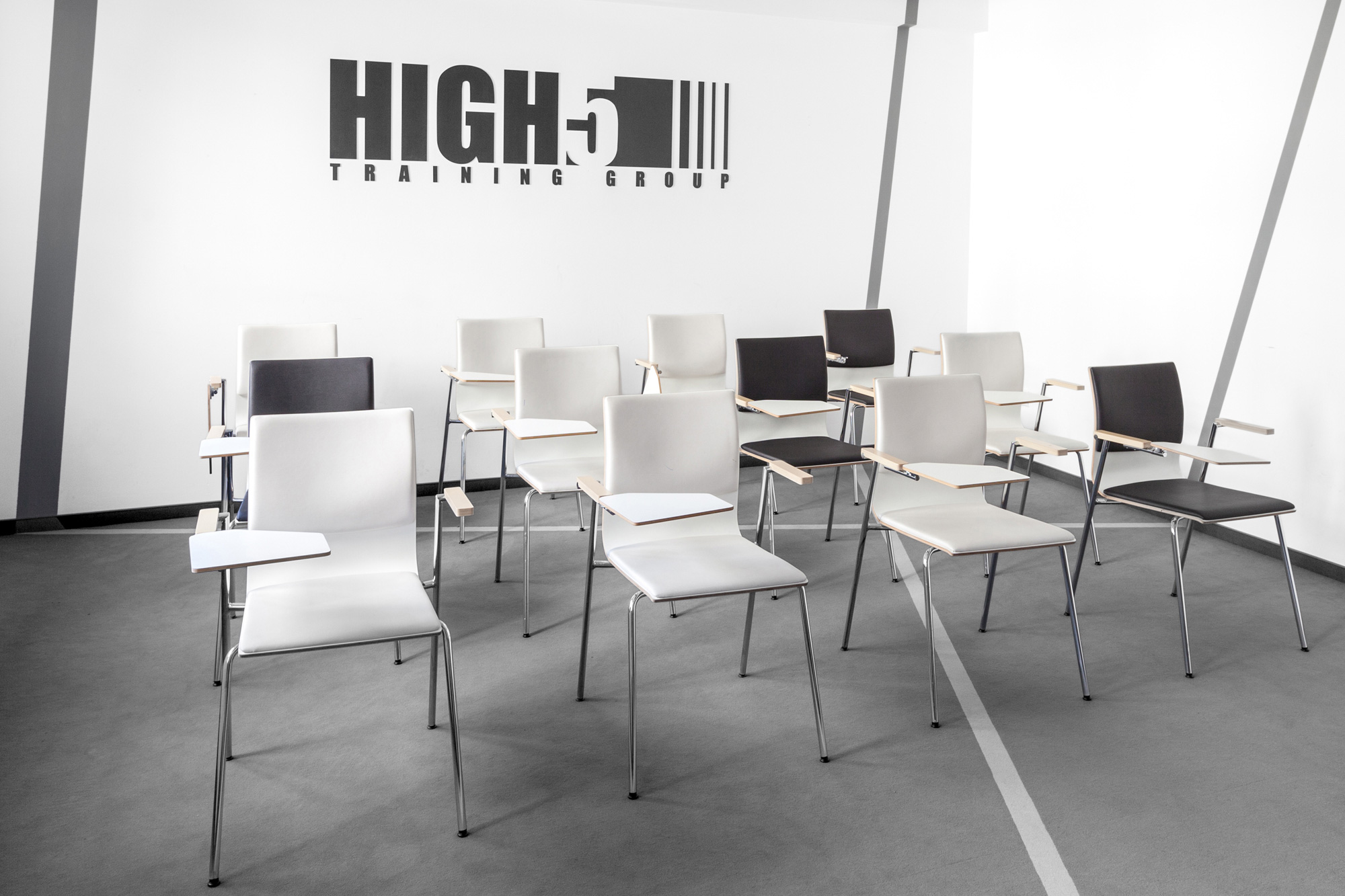 华沙HIGH5培训中心环境图形设计©mode:lina™