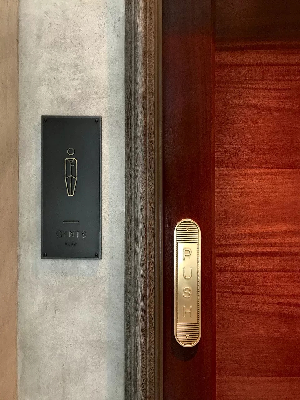 萨加摩尔潘德里酒店标识系统设计 © ashton-design
