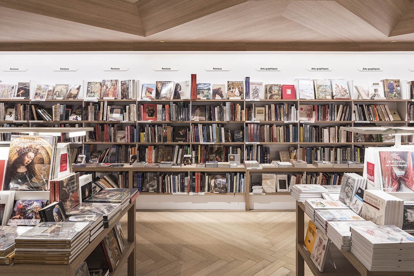 卢浮宫新书店环境导视设计©Valérie de Berardinis