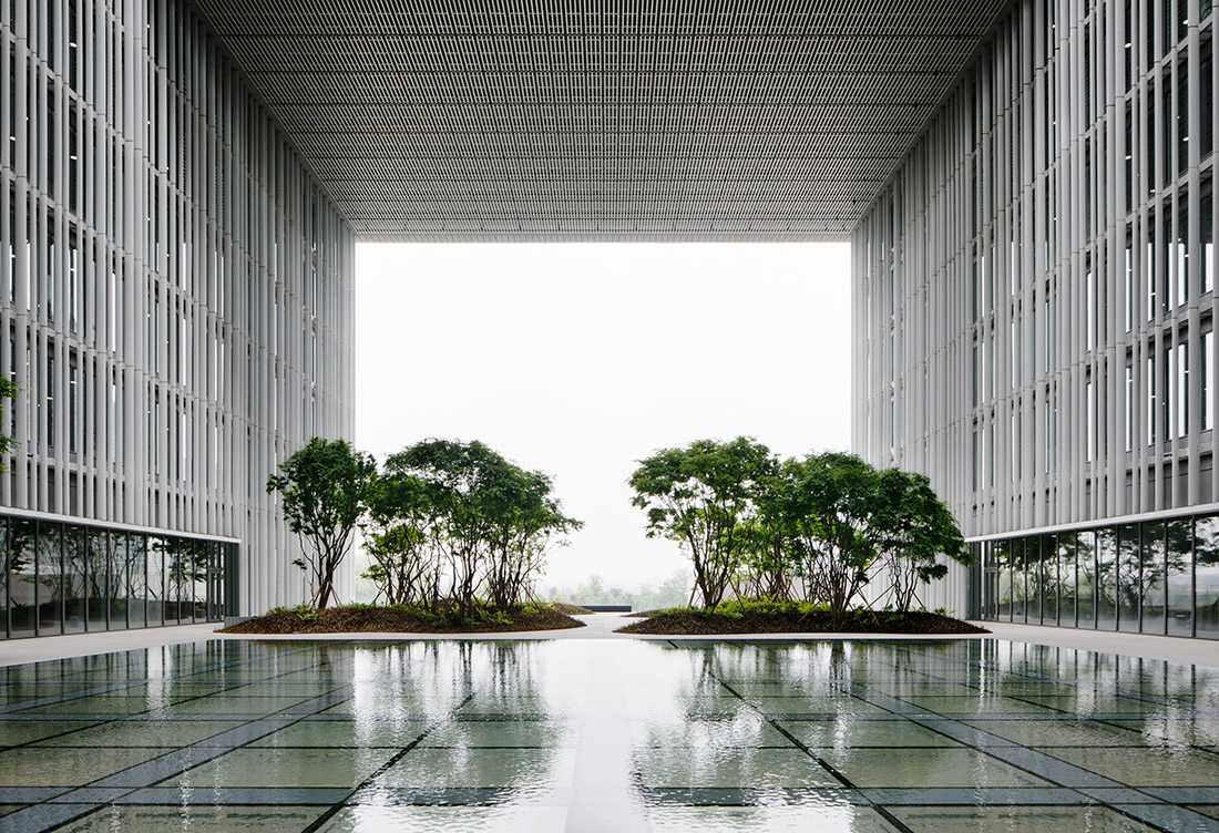 为morepacific首尔新总部Chipperfield设计的提供建筑品牌,环境图形,标牌© pentagram, Sascha Lob