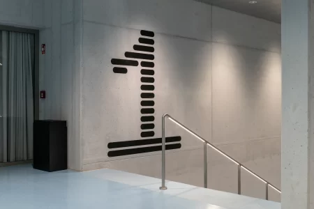 匈牙利，塞克什白堡市Alba Aréna 冰球馆导视系统设计 / submachine